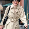 FOTOD: Kas see kummikutes ja vihmamantlis naine on Sharon Stone?