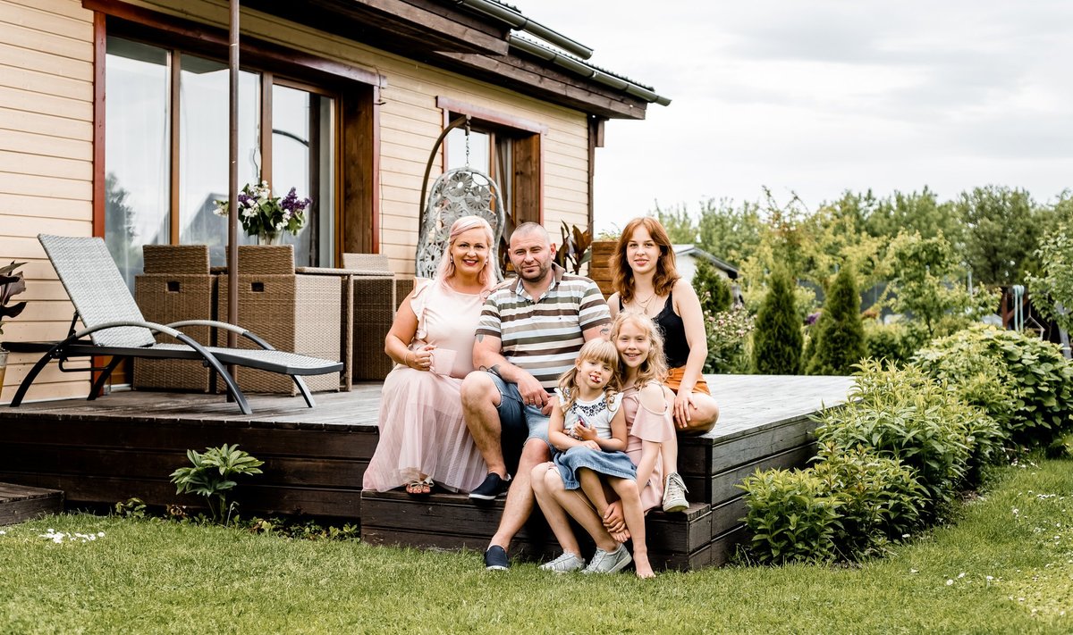 Ilusate ilmadega veedab Junolainenite pere suurema osa ajast õues.