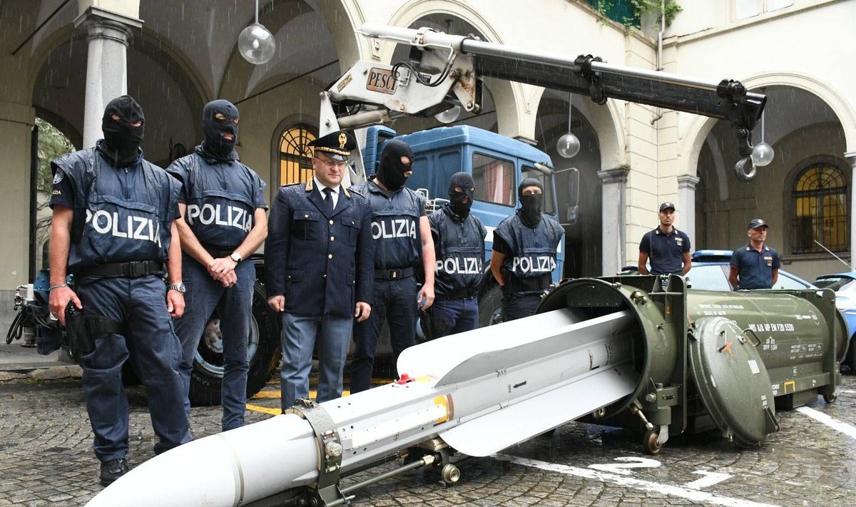 Itaalia politsei Torinost leitud raketiga