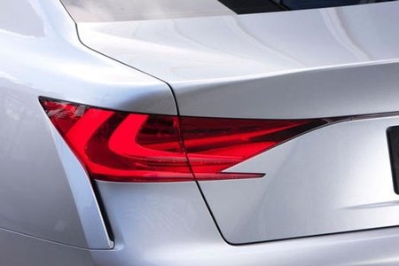 Lexus LF-Gh Concept ühendab äkilisuse peenete detailide ning voolavate pidadega