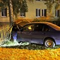 ФОТО: Сильно пьяный парень на BMW протаранил забор