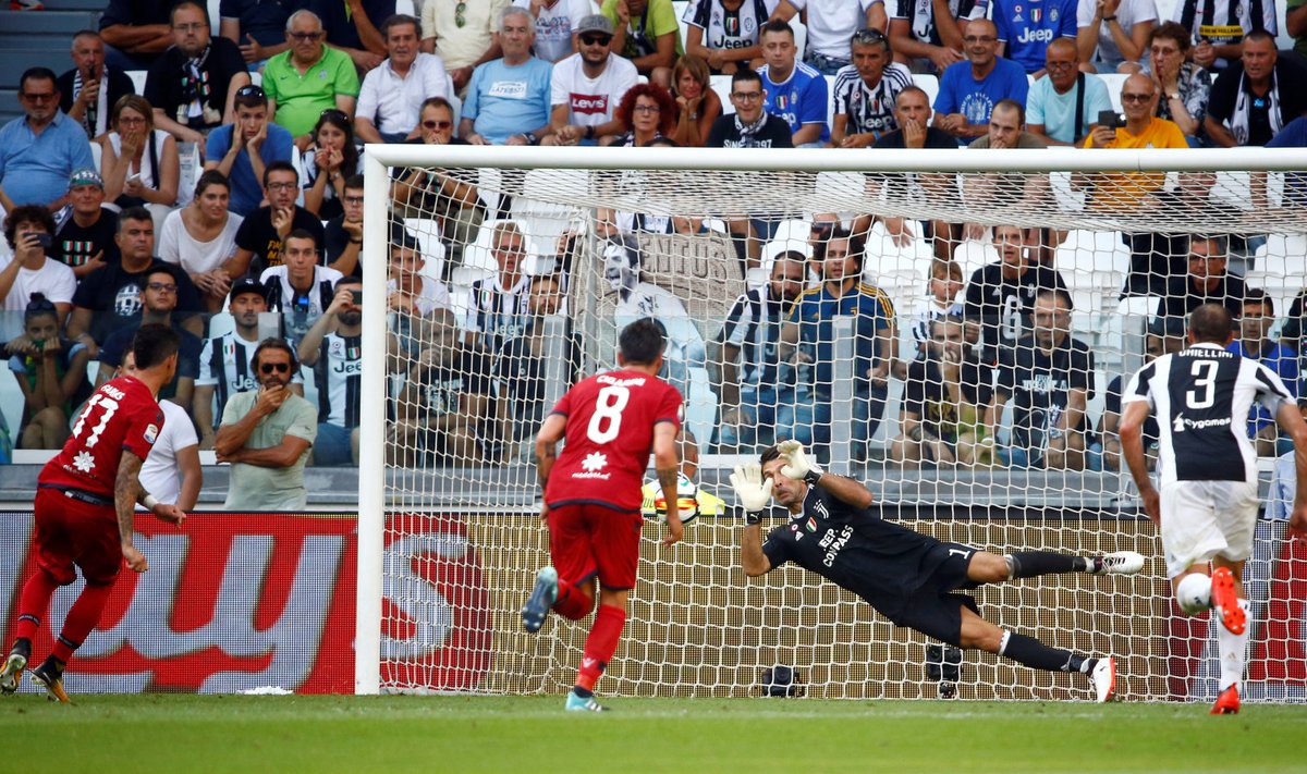Gianluigi Buffon tõrjub penalti