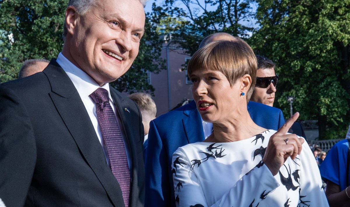 Президент Эстонии Керсти Кальюлайд (справа) и президент Литвы Гитанас Науседа