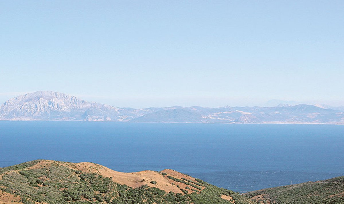 Gibraltari väina rannik Tarifa lähistel. Taamal paistab Aafrika.