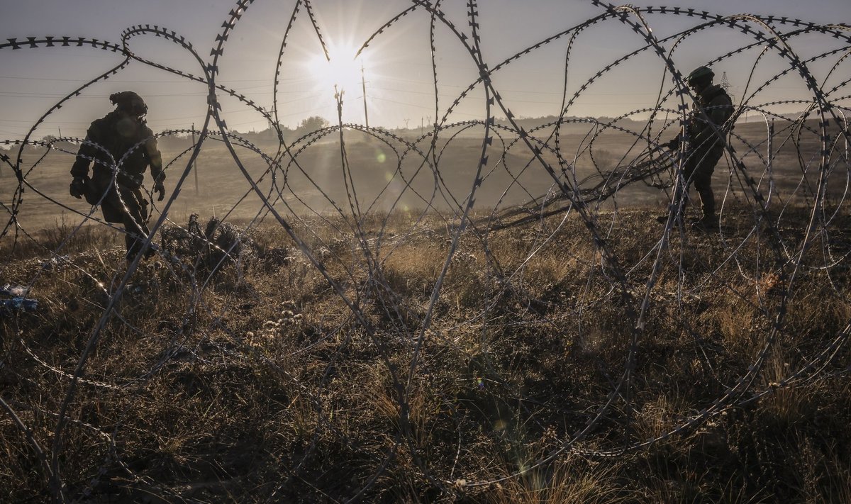 Ukraina sõjaväelased hoiavad positsiooni Donetski oblastis asuva Tšassiv Jari lähedal