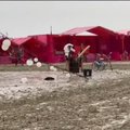 Десятки тысяч участников фестиваля Burning Man застряли в пустыне из-за ливней