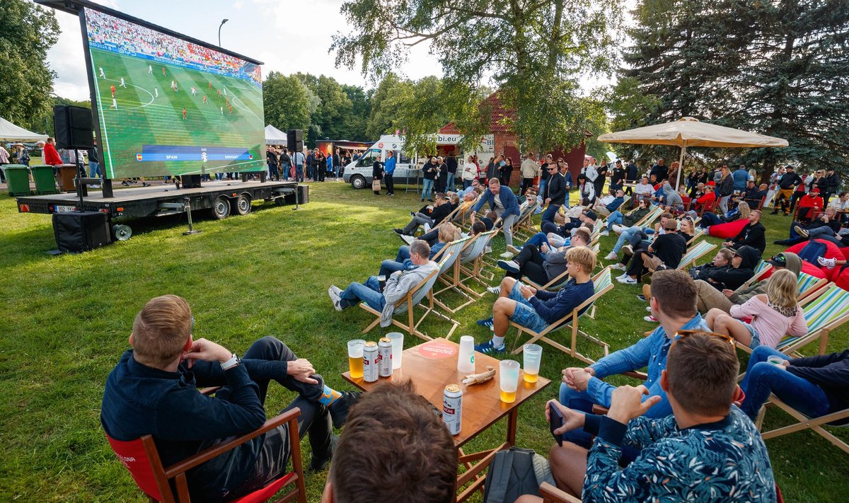 Vuti vaatamiseks leiti koht ja võimalus ka tänavusel Õllesummeril. Fotol Hispaania-Saksamaa duell palliplatsil. 