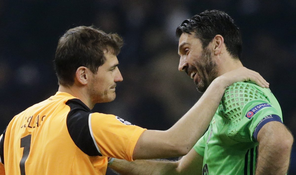 Iker Casillas ja Gianluigi Buffon kandideerivad kõigi aegade unistuste meeskonnas väravavahi kohale.