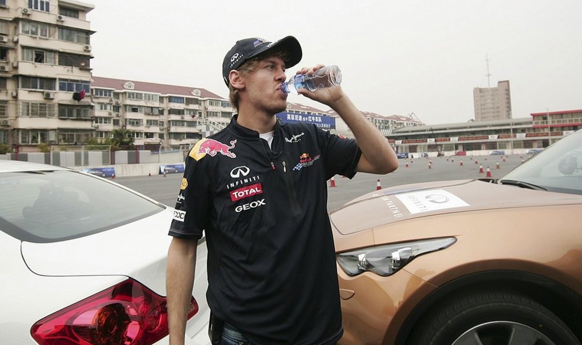 Vettel Infiniti testisõiduüritusel Hiinas. Foto AP
