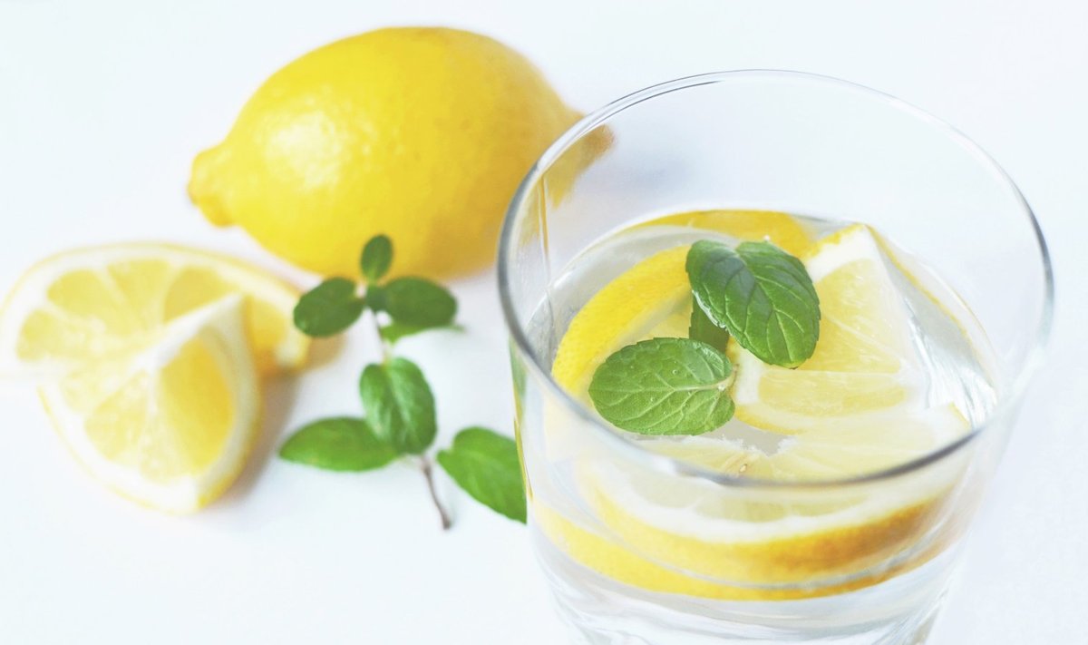 Tervislik on sidrunivesi ikkagi.ja päeva sobib alustada klaasi siduriniveega