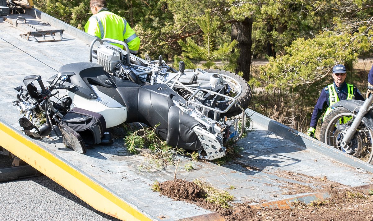 Liiklusõnnetus Saaremaal, mootorrattur hukkus