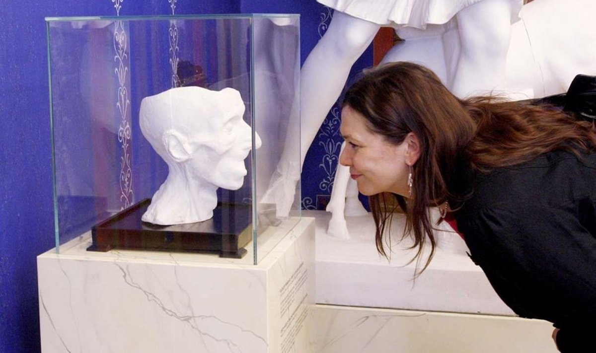 Filosoofi surimask: Immanuel Kanti maski üks kahest maailmas säilinud kipsist originaalist, mis kuulub TÜ kunstimuuseumile. Geeniusega vastamisi TÜ ajaloomuuseumi direktor Mariann Raisma.
