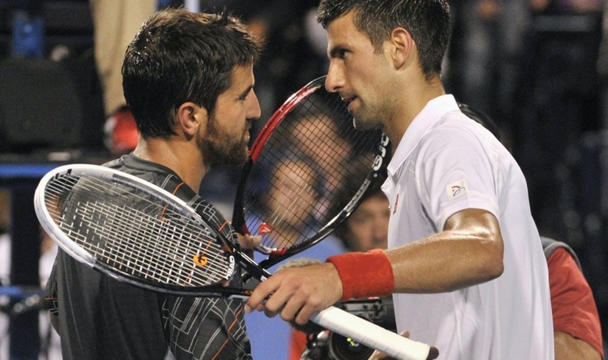 Novak Djokovic (paremal) alistas kaasmaalase ja hea sõbra Janko Tipsarevici