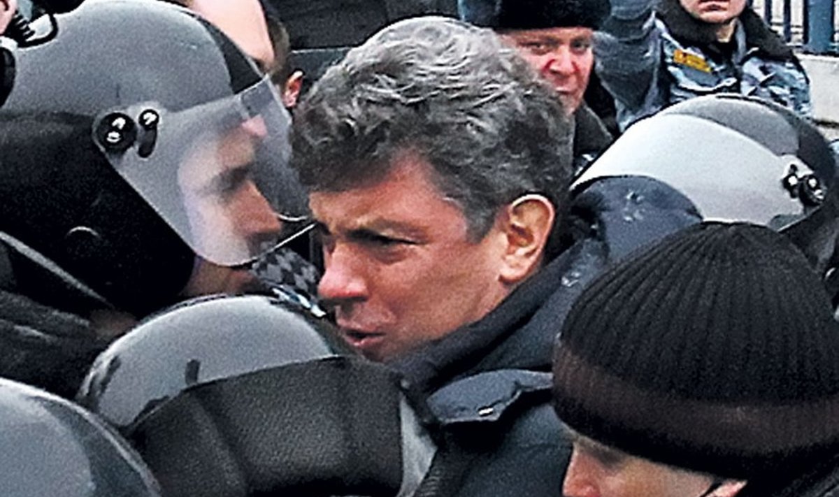 Ühe opositsioonijuhi, Boriss Nemtsovi vahistamine Ostankino juures. Reuters