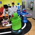 Vallandatud! Käparditest robotkelnerid said Hiina restoraniketist sule sappa