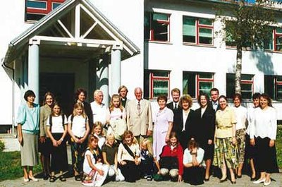 Küla üks uhkusi on väike 9-klassiline kool, mida 1997. aastal külastas ka Lennart Meri.