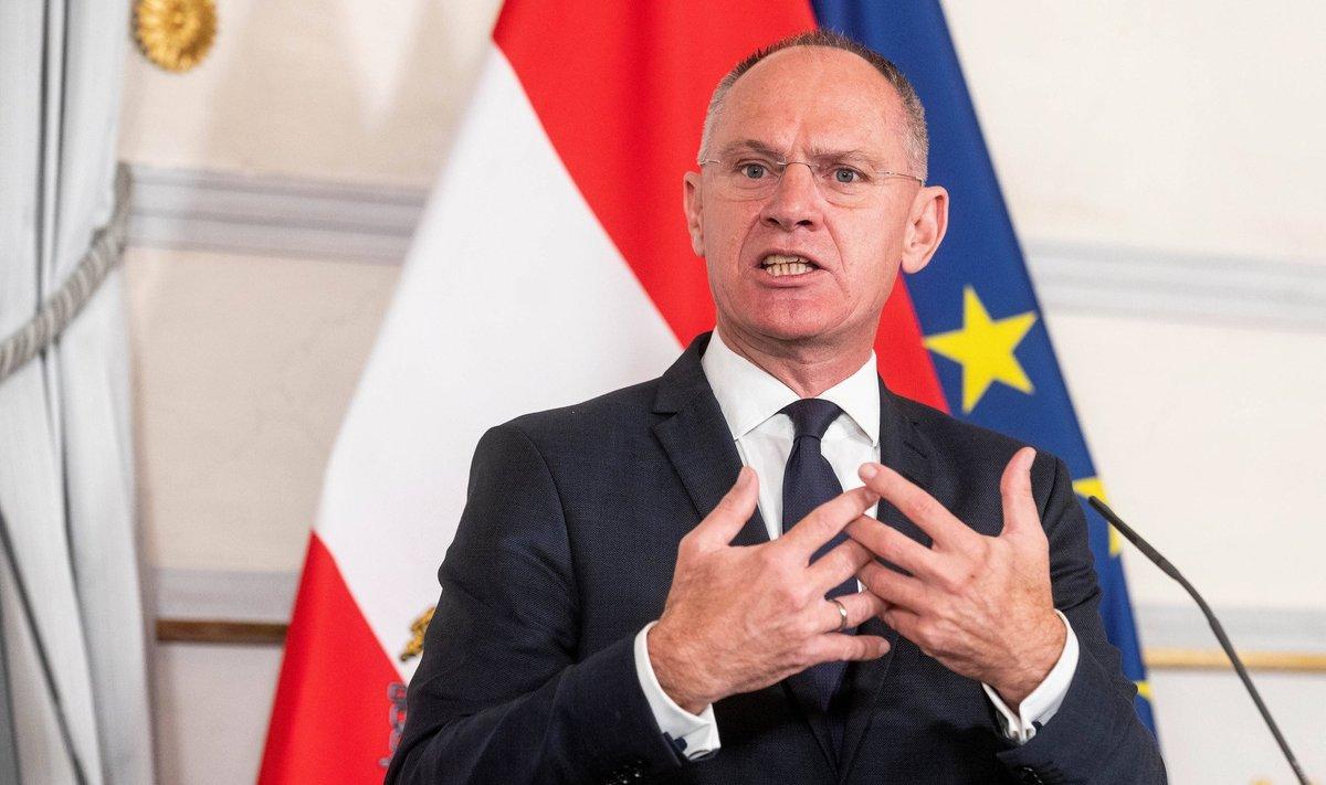 Министр внутренних дел Австрии Герхард Карнер, прибыв на встречу в Брюсселе 8 ноября, заявил журналистам, что будет голосовать против принятия Румынии и Болгарии в Шенгенскую зону