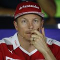 VIDEO: "Maailma suurim lobamokk" Kimi Räikkönen istus kommentaatoripulti!