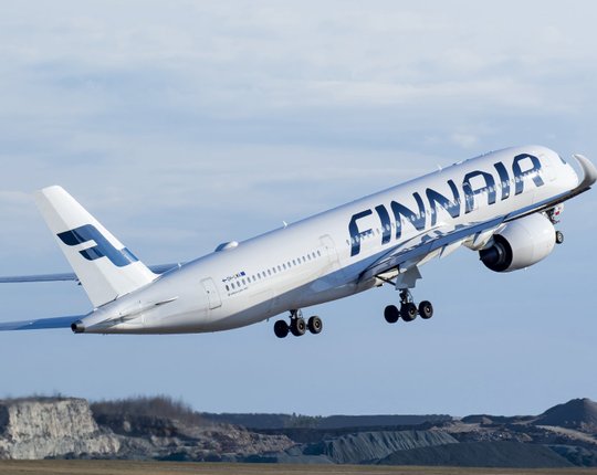 Helsingist Tartusse lennanud reisilennuk ei saanud maanduda ja suundus tagasi