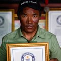 Непальский рекордсмен в 29-й раз покорил Эверест