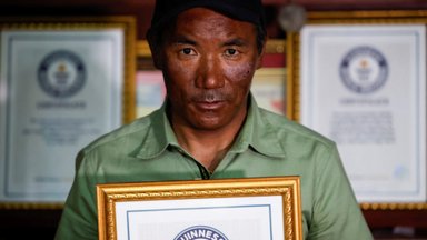 Непальский рекордсмен в 29-й раз покорил Эверест