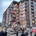 ФОТО и ВИДЕО: В Ижевске обрушилась часть жилой многоэтажки, есть погибшие