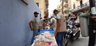 Mondo partnerorganisatsioon Liibanonis jagab plahvatuses kannatada saanud peredele abi. Foto: MTÜ Mondo.