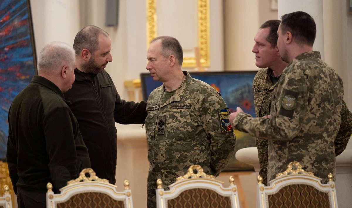 Ukraina kaitseminister Umerov kõneleb äsja ametisse nimetatud relvajõudude ülema Sõrskõiga.