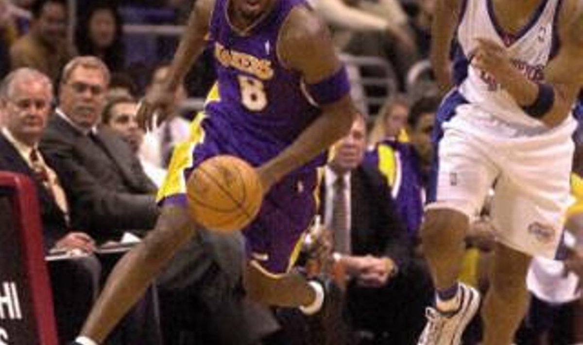 Kobe Bryant  (vasakul)