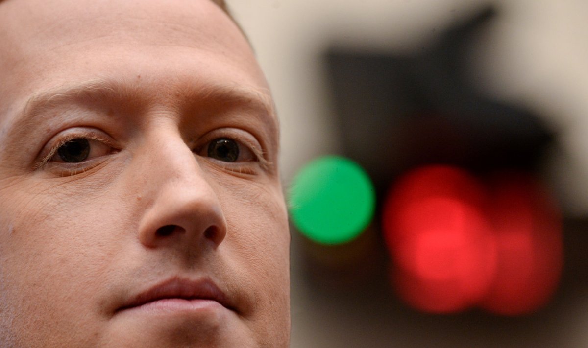 Mureliku näoga Facebooki kaasasutaja ja boss Mark Zuckerberg (foto: REUTERS / Scanpix)