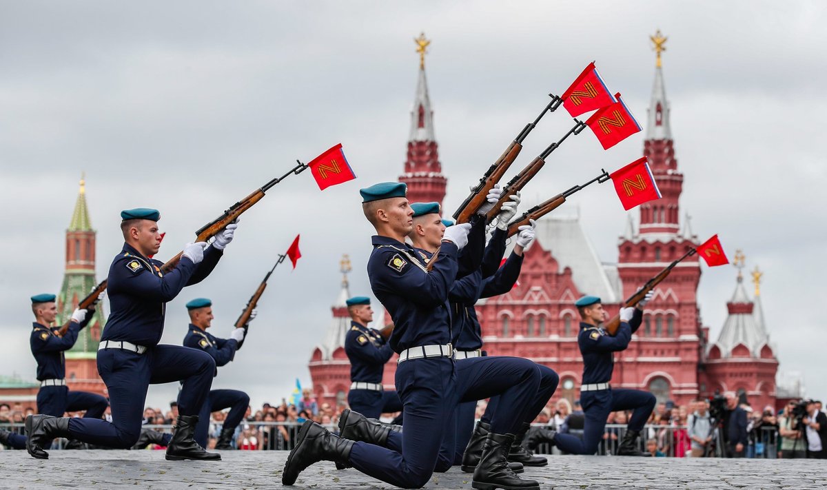 Празднование дня Военно-десантных войск на Красной площади в Москве, иллюстративное фото