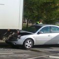 FOTOD: Tartus põrutas Ford veokile tagant sisse