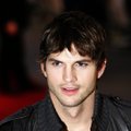 Kohutav! Ashton Kutcher peab endise tüdruksõbra mõrva tõttu kohtusse minema