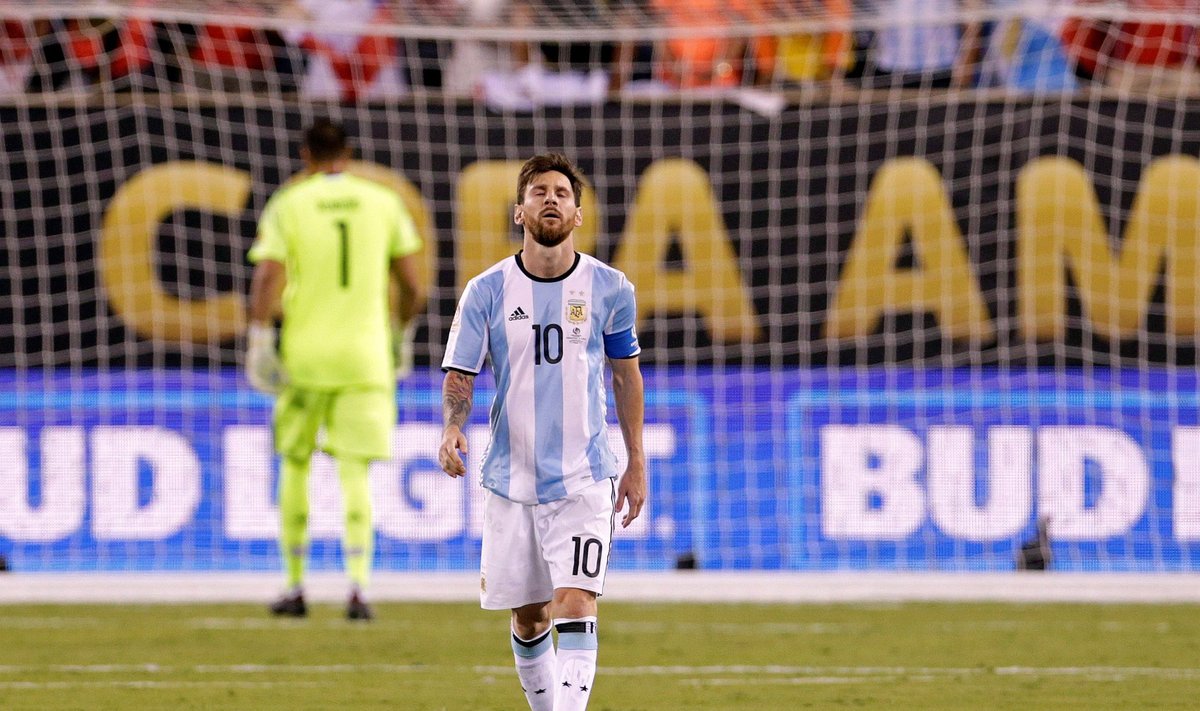 Lionel Messi on penalti taevasse kihutanud. Kas tõesti lõppes geeniuse koondisekarjäär sel viisil?