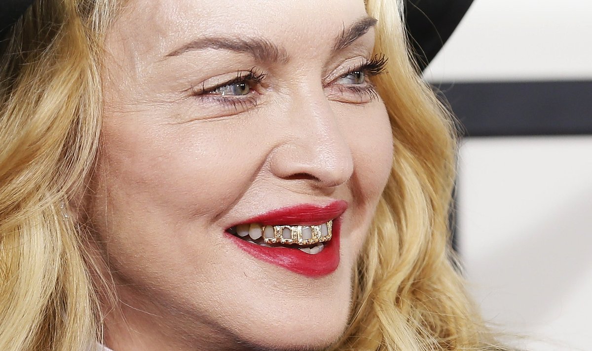 Madonna astub lavale koos Pussy Rioti vabastatud liikmetega