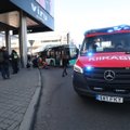 ФОТО | У входа в Viru Keskus автобус сбил женщину. Ее доставили в больницу