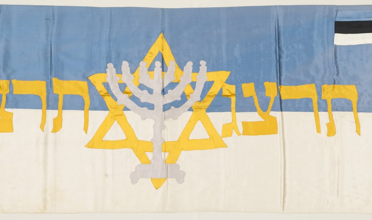 KODUMAA EESTI: Tartu juudi skautide lippu ehtis 1930. aastatel ka sinimustvalge.