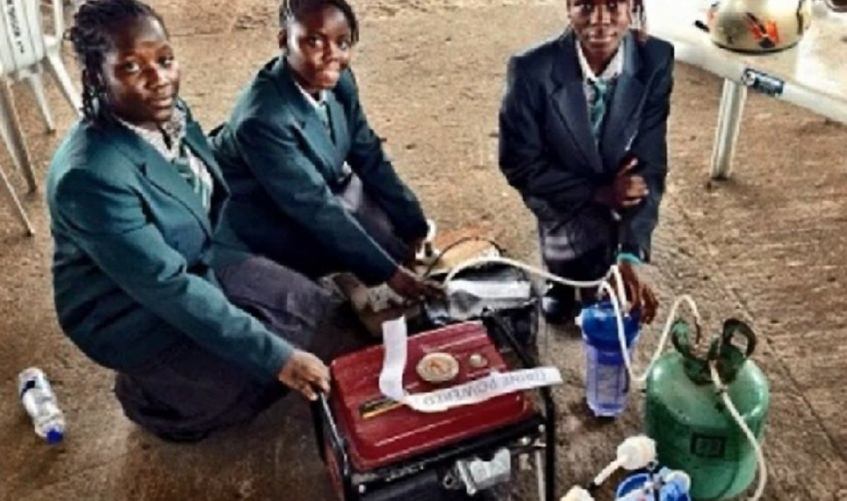 Nigeeria tüdrukute leiutatud uriinigeneraator