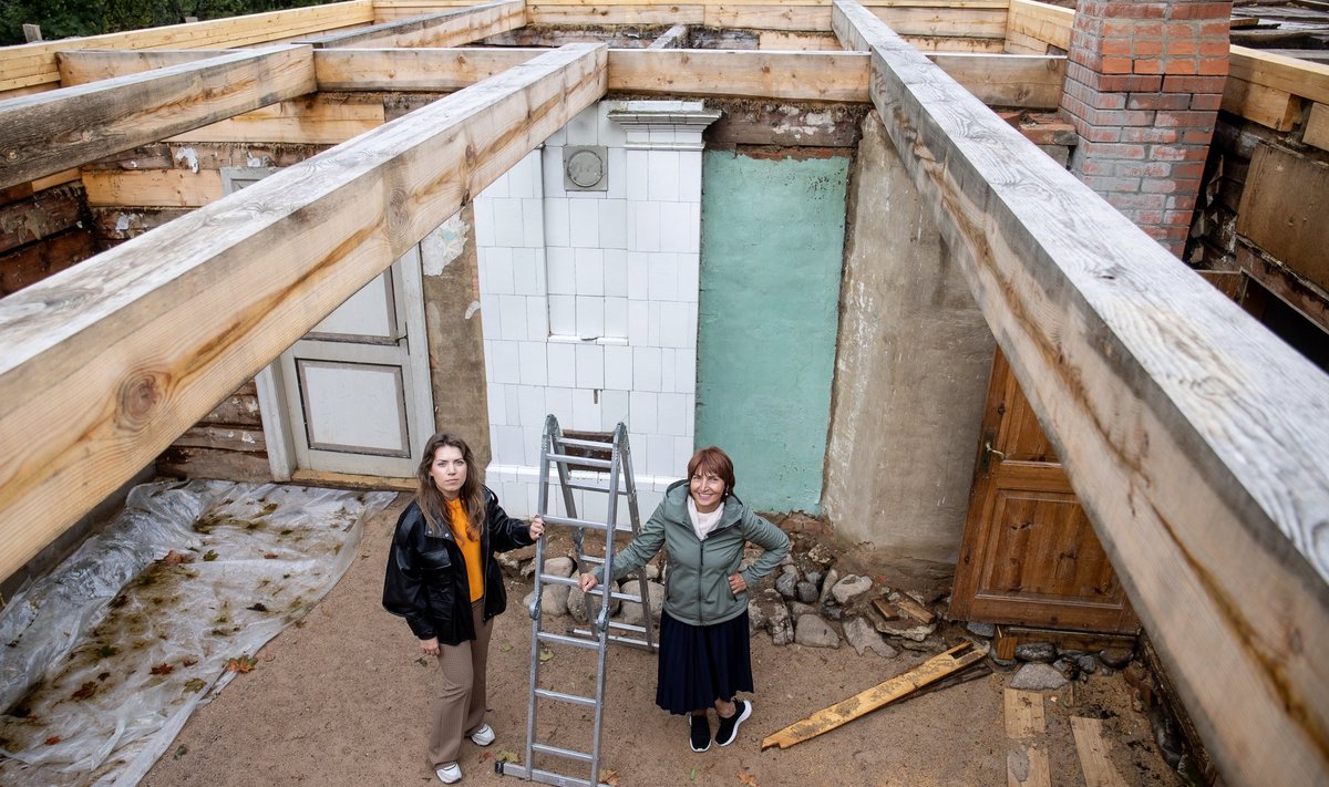 Maret Bergström (paremal) ja tema tütar Saara otsustasid võtta ette maja renoveerimise, et sinna elama kolida.