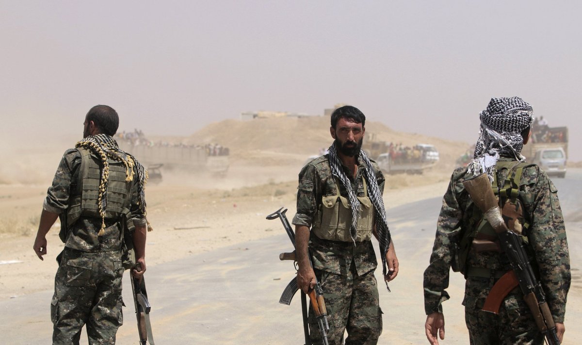Kurdi võitlejad Iraagis, Sinjari linna juures, Süüria piiri lähistel