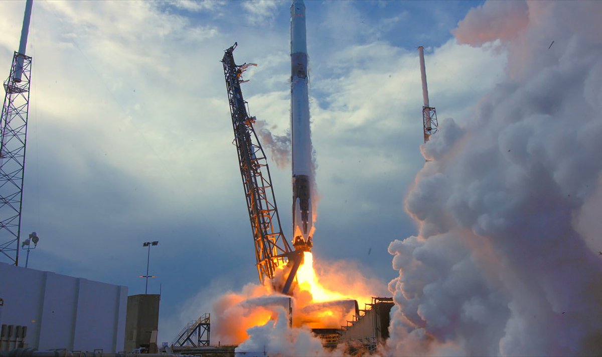 SpaceX Falcon 9 start ISS-i poole