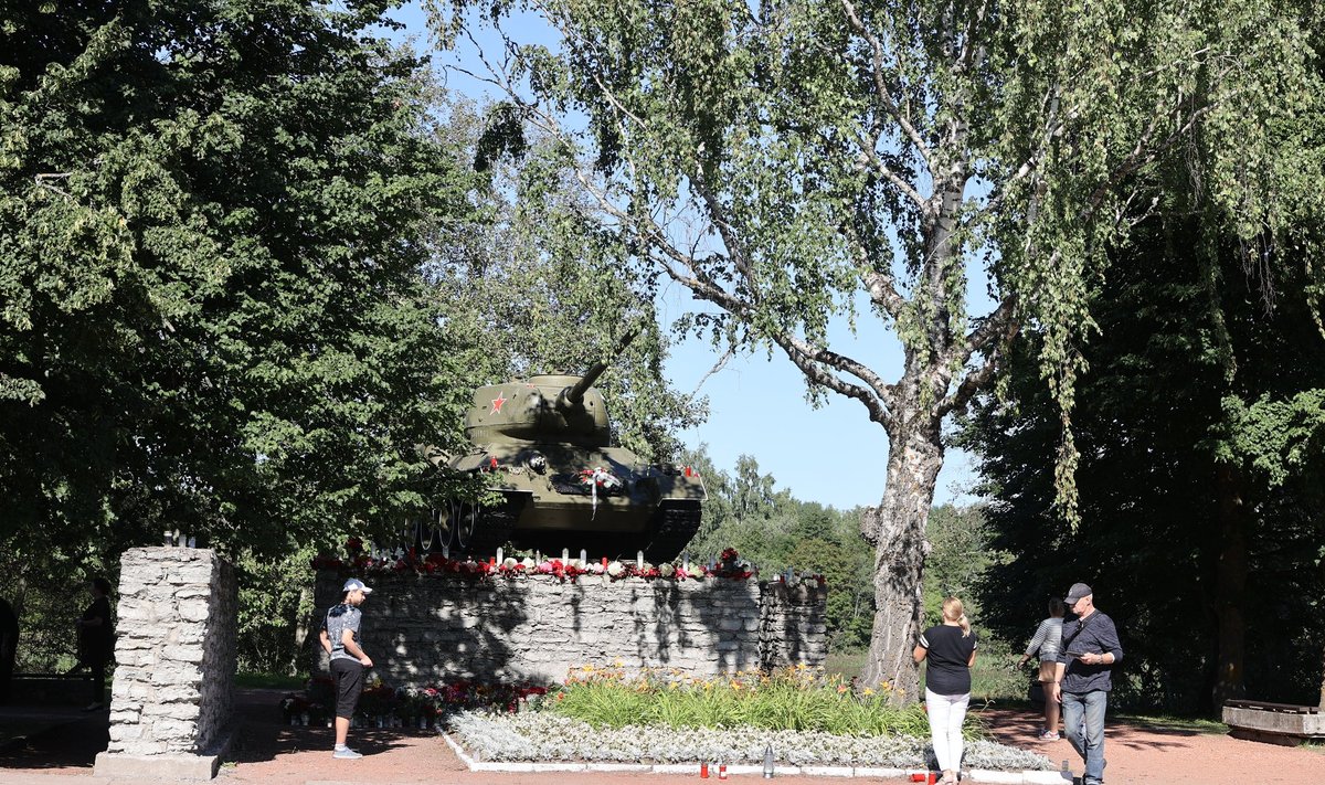 Kaamera Narva tanki juures