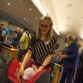 FOTO: Modernne ema? Kairi Uustulnd käis Tallinna volikogu avaistungil pisibeebiga