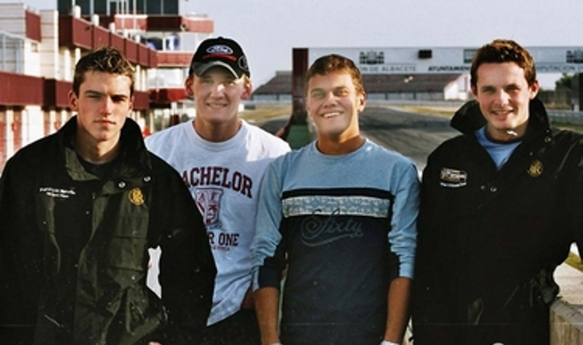 Marko Asmeri meeskonna Team JLR'i sõitjad (vasakult): Stuart Hall, James Walker, Marko Asmer ja Tom Kimber-Smith