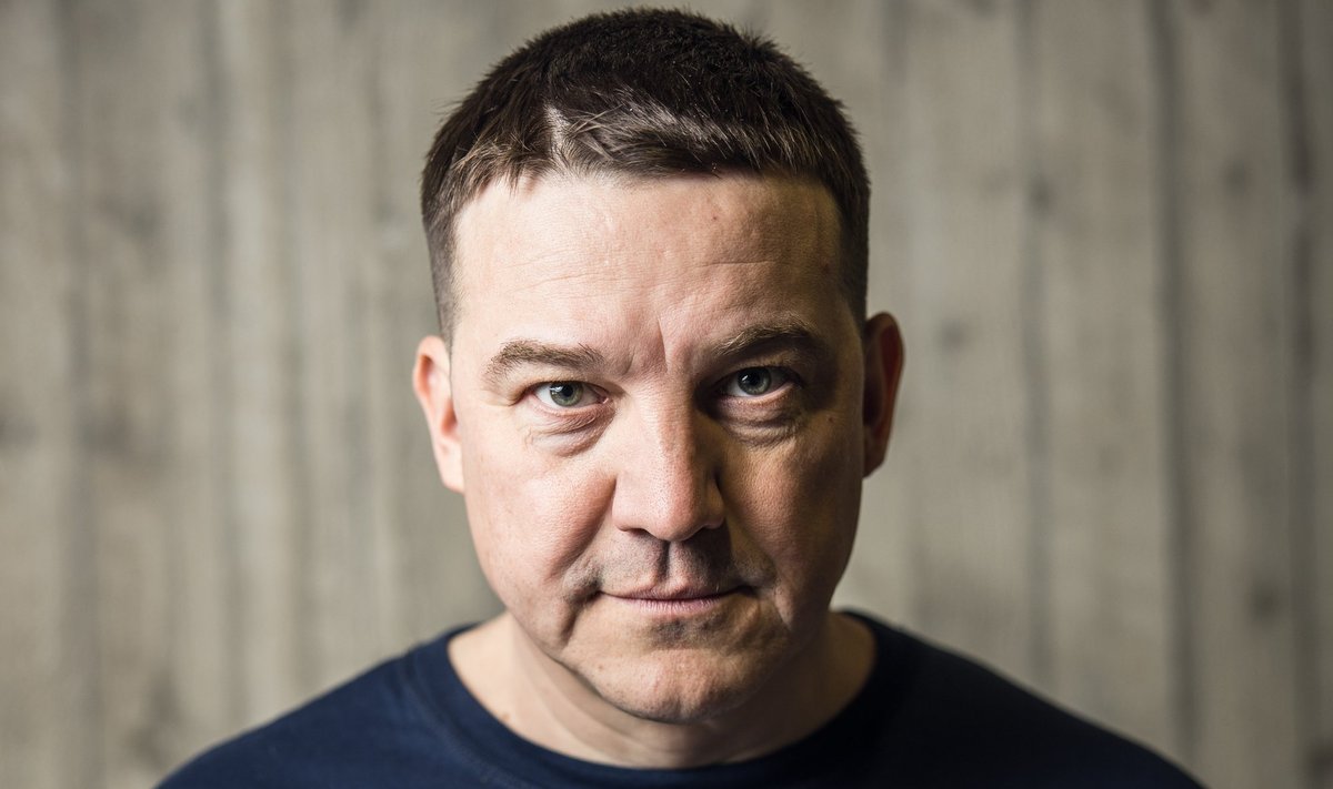TABELIPIDAJA: Sten Tamkivi koondas ühte tabelisse kokku annetada soovijad, summad ja raha saajad.