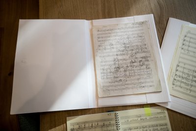 Arhiivi tähtsaima osa moodustavad Arvo Pärdi käsikirjad ja muusikalised päevikud 