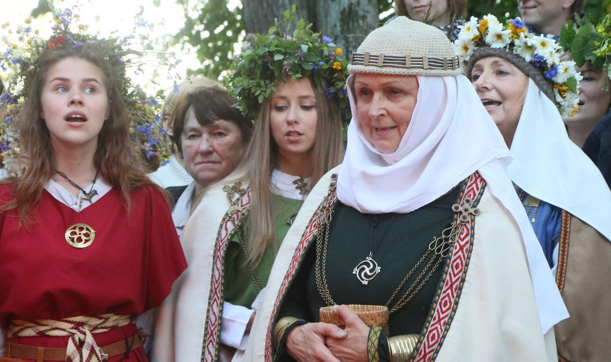 Preestrinna Inija Trinkūnienė 2018. aasta suvist pööripäeva tähistamas.