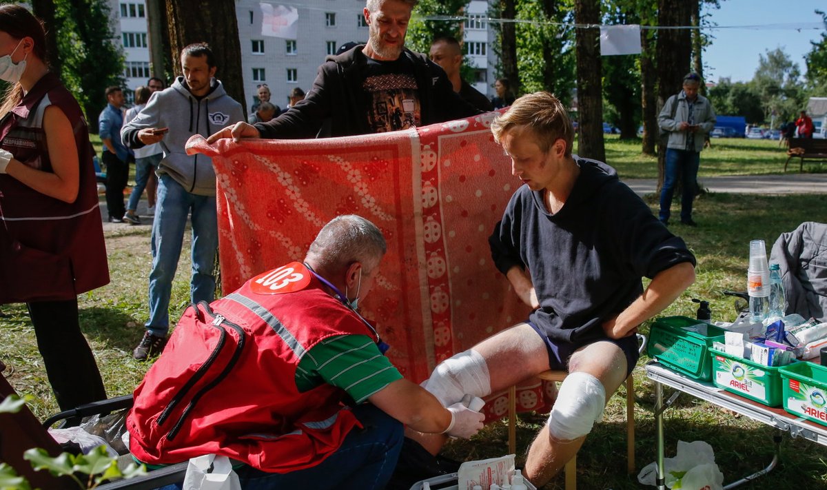 Valgevene arstid 14. augustil piinakambrist vabastatud meest ravimas
