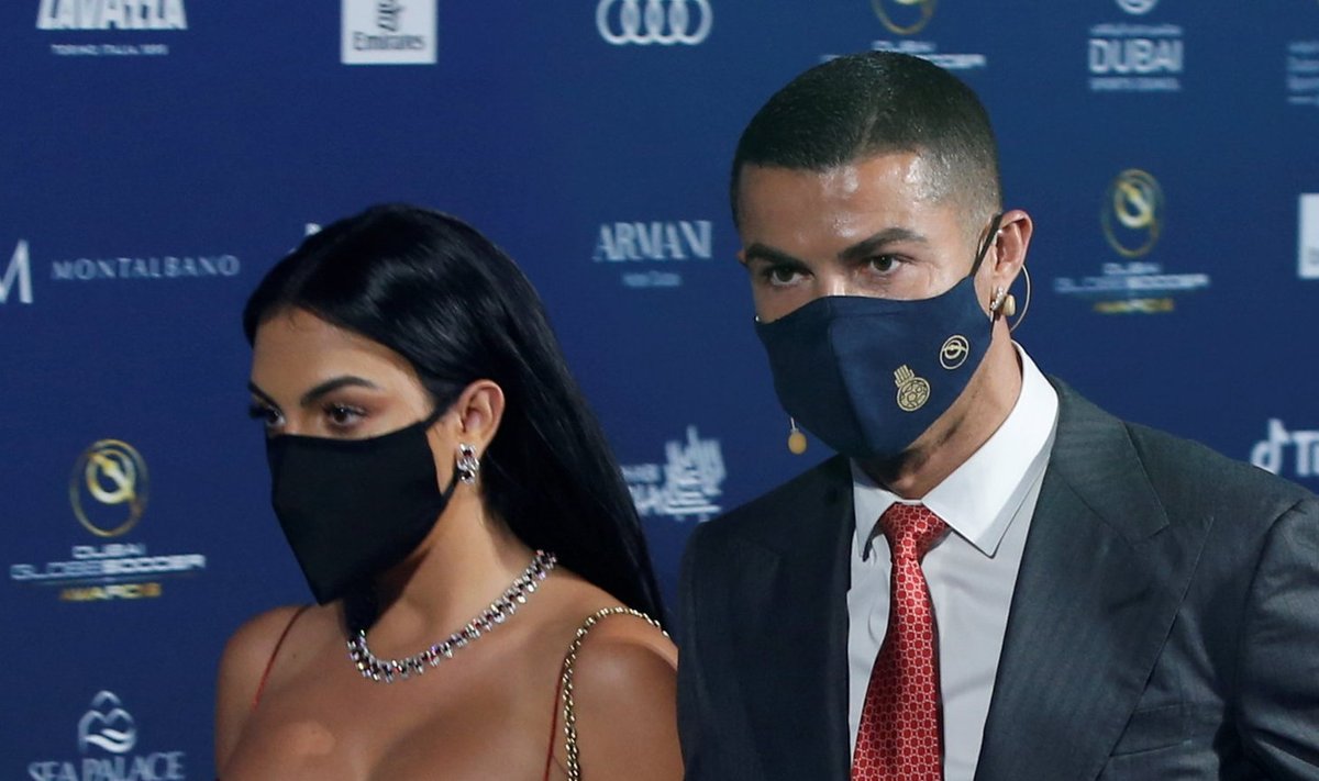 Cristiano Ronaldo koos elukaaslase Georgina Rodriguezega Dubais toimunud auhinnagalal