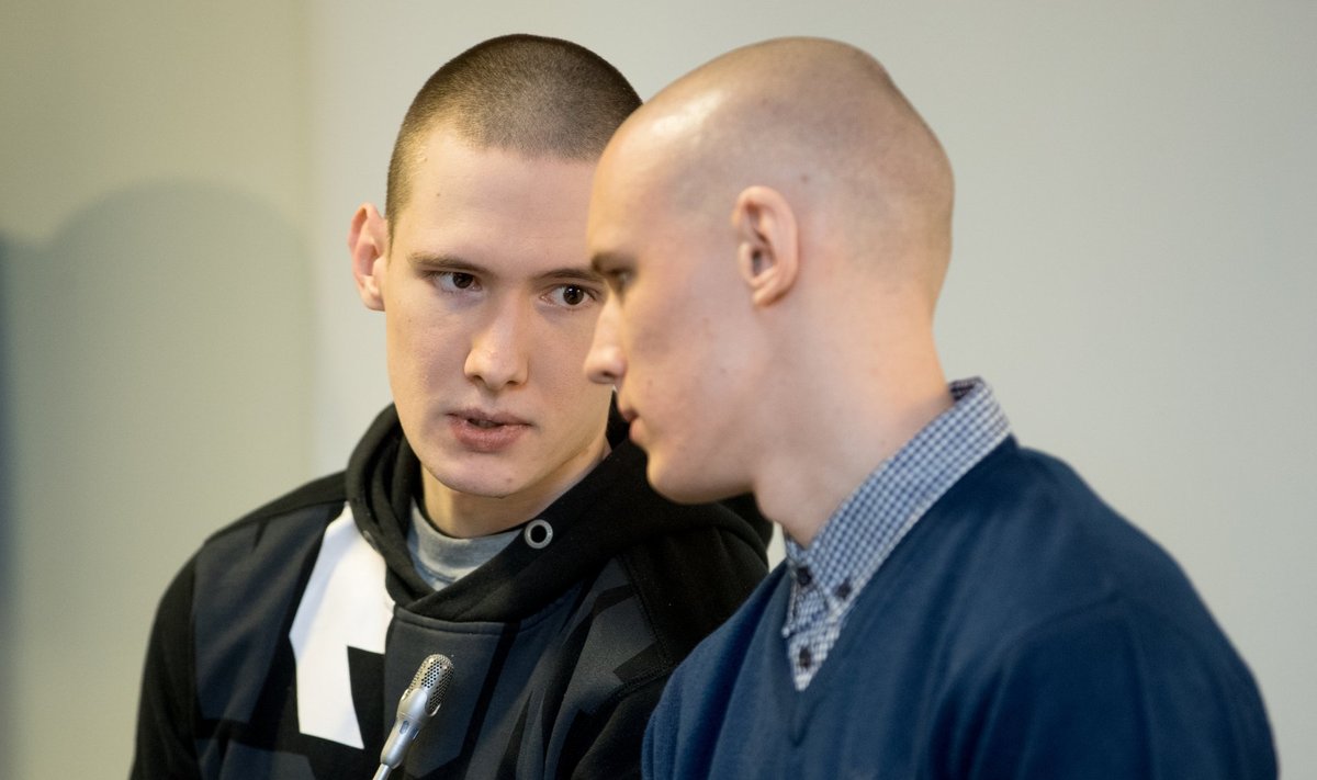Filip-Artur (vasakul) tunnistab, et tema tappis taksojuhi. Benjamin osales enda sõnul ainult röövimises.